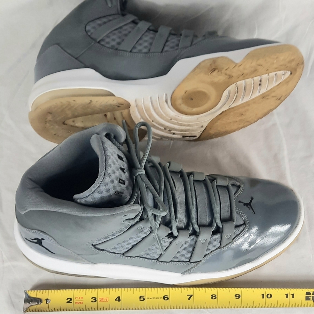 Nike Air Jordan Max Aura Mens Shoes Size 10 AQ9084-010 Cool Gray Basketball - Picture 14 of 14